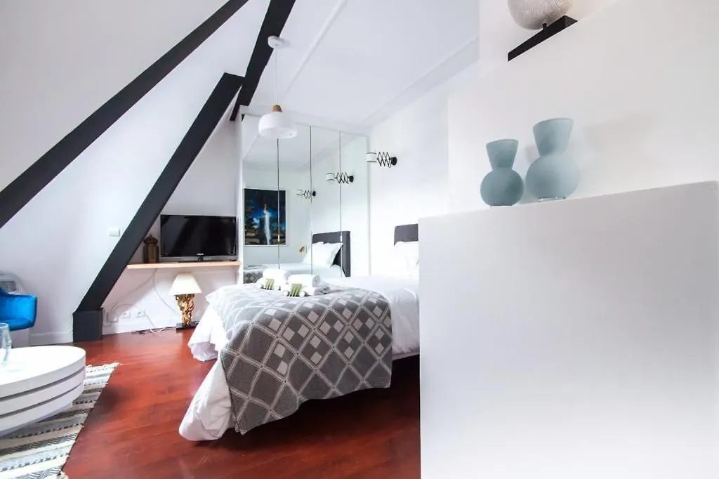 Cia - Avenue Hoche Studio Paris France